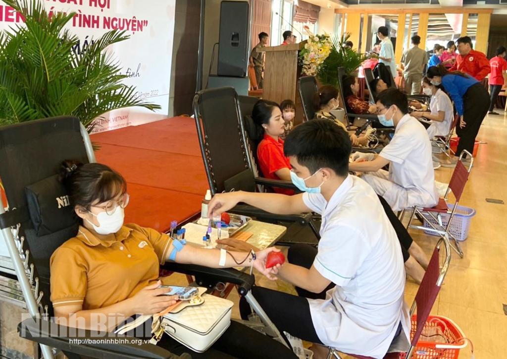 Tiếp nhận 441 đơn vị máu tại Ngày hội hiến máu tình nguyện thành phố Ninh Bình đợt 2 năm 2022