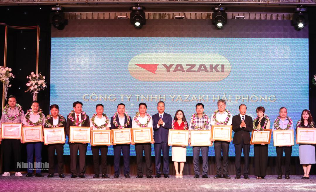 Lễ tôn vinh doanh nghiệp tiêu biểu trong thực hiện chính sách BHXH, BHYT, BHTN lần thứ I giai đoạn 2017-2021, khu vực phía Bắc