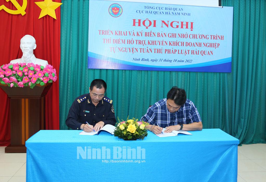 Triển khai và ký kết biên bản ghi nhớ chương trình thí điểm hỗ trợ khuyến khích doanh nghiệp tự nguyện tuân thủ pháp luật Hải quan