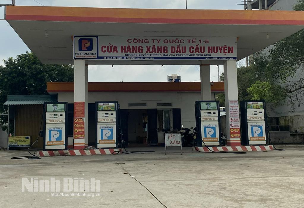Nhiều cây xăng trên địa bàn tỉnh treo biển "hết xăng" tạm ngưng phục vụ