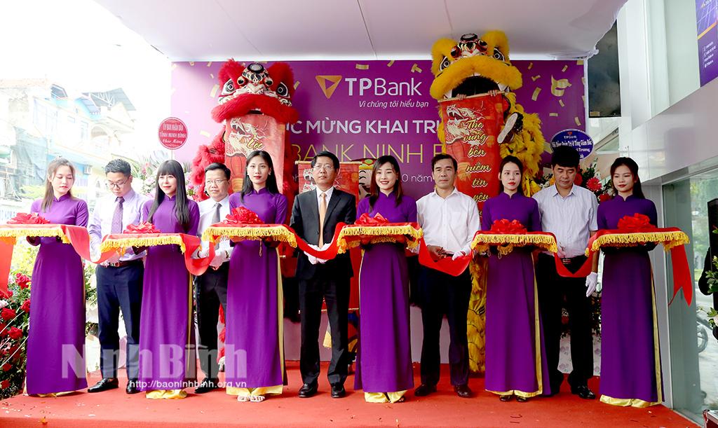 Khai trương Ngân hàng TMCP Tiên Phong chi nhánh Ninh Bình
