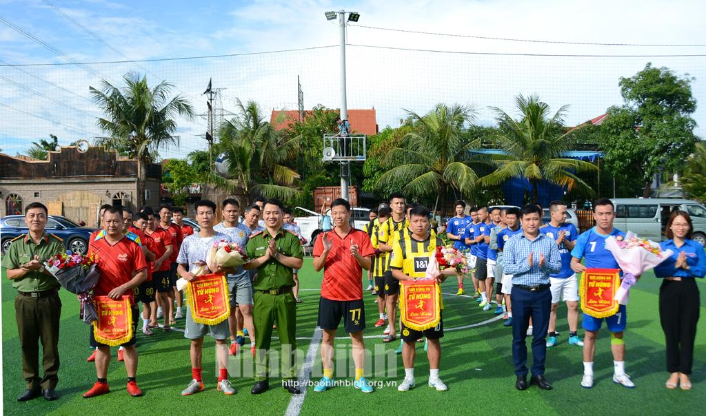 Giao lưu bóng đá chào mừng Đại hội đại biểu Đoàn TNCS Hồ Chí Minh tỉnh Ninh Bình lần thứ XIV