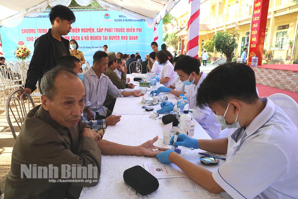 Quan tâm chăm sóc sức khỏe người có công với cách mạng