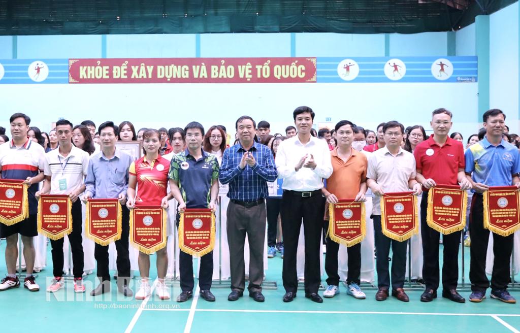 Khai mạc Giải cầu lông, bóng bàn cán bộ, giáo viên, nhân viên ngành Giáo dục- Đào tạo Ninh Bình năm 2022