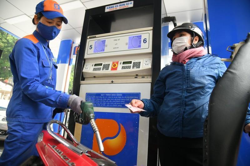 Doanh nghiệp đầu mối phải ký cam kết cấp đủ hàng cho cây xăng