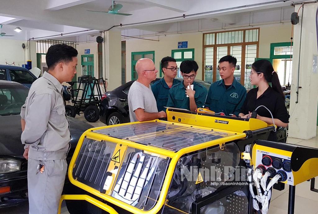 Thu hút giáo viên dạy nghề: Cần những chính sách và sự đầu tư đồng bộ