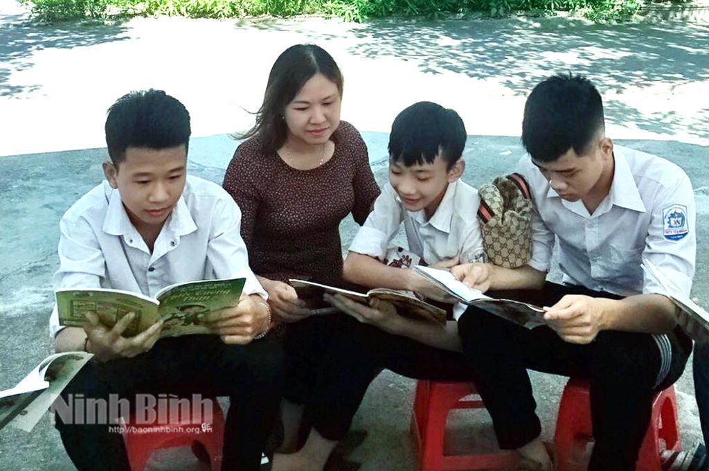 Cô giáo "truyền lửa" đam mê học tiếng Anh cho học sinh nông thôn
