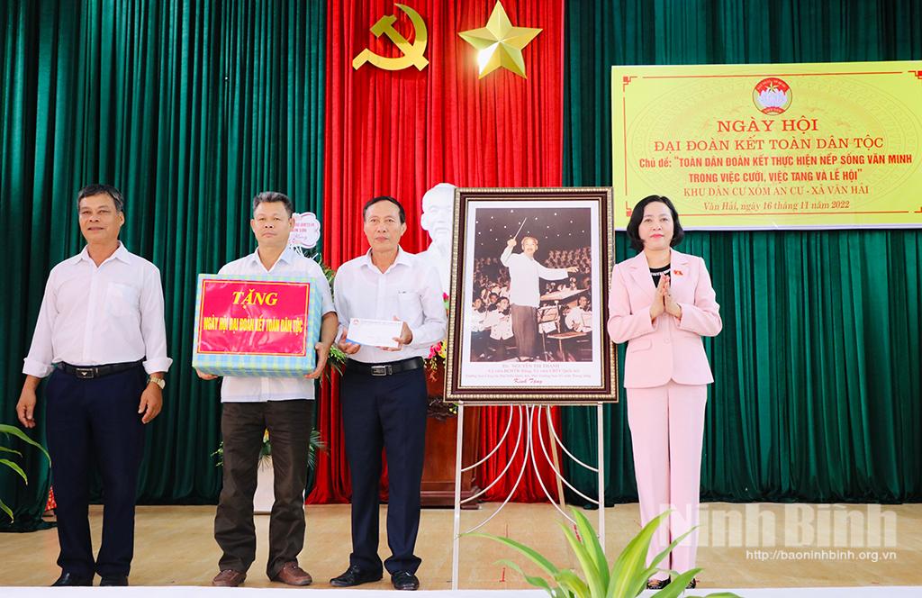 Các đồng chí lãnh đạo dự Ngày hội Đại đoàn kết toàn dân tộc tại các khu dân cư