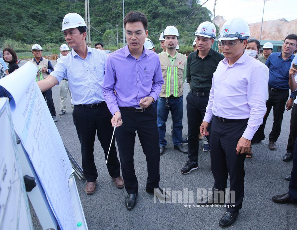 Bộ trưởng Bộ Giao thông Vận tải kiểm tra tình hình thực hiện dự án cao tốc Mai Sơn - Quốc Lộ 45