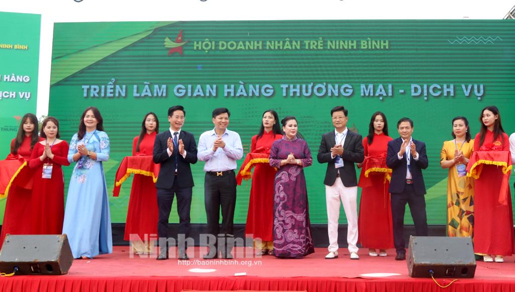 Khai mạc triển lãm gian hàng thương mại dịch vụ năm 2022