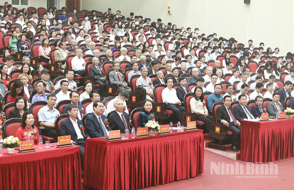 Lễ kỷ niệm 40 năm Ngày Nhà giáo Việt Nam 20/11 và đón nhận Huân chương Độc lập hạng Nhất