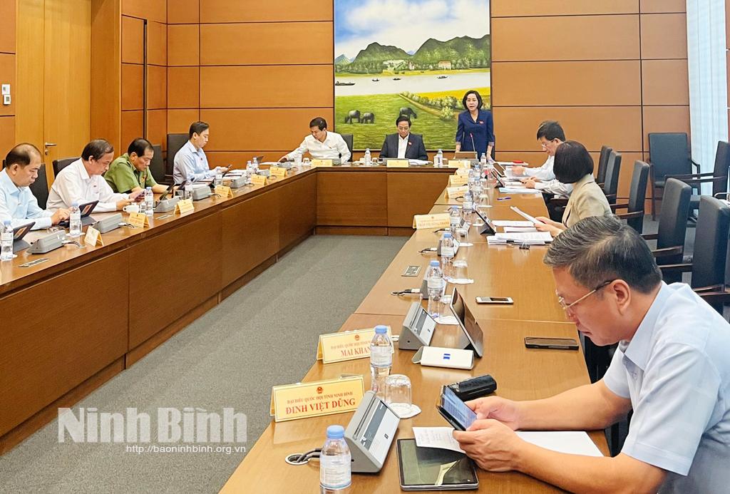 Kỳ họp thứ tư, Quốc hội khóa XV: Đại biểu Quốc hội tham gia thảo luận ở tổ về một số dự án luật