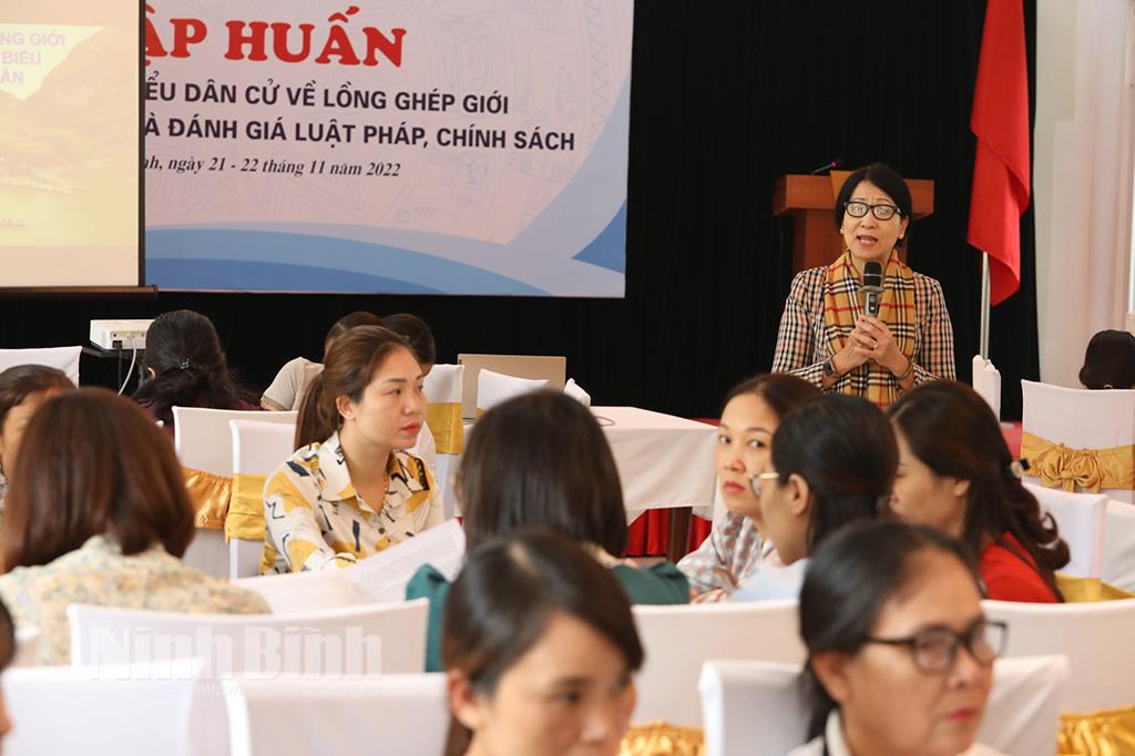 Tập huấn cho nữ đại biểu dân cử về lồng ghép giới trong xây dựng và đánh giá chính sách