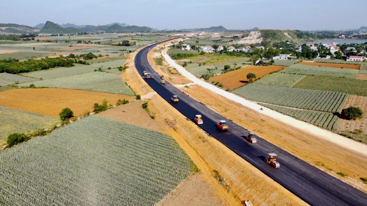 Mai Son-National Highway 45 expressway section to be completed on schedule