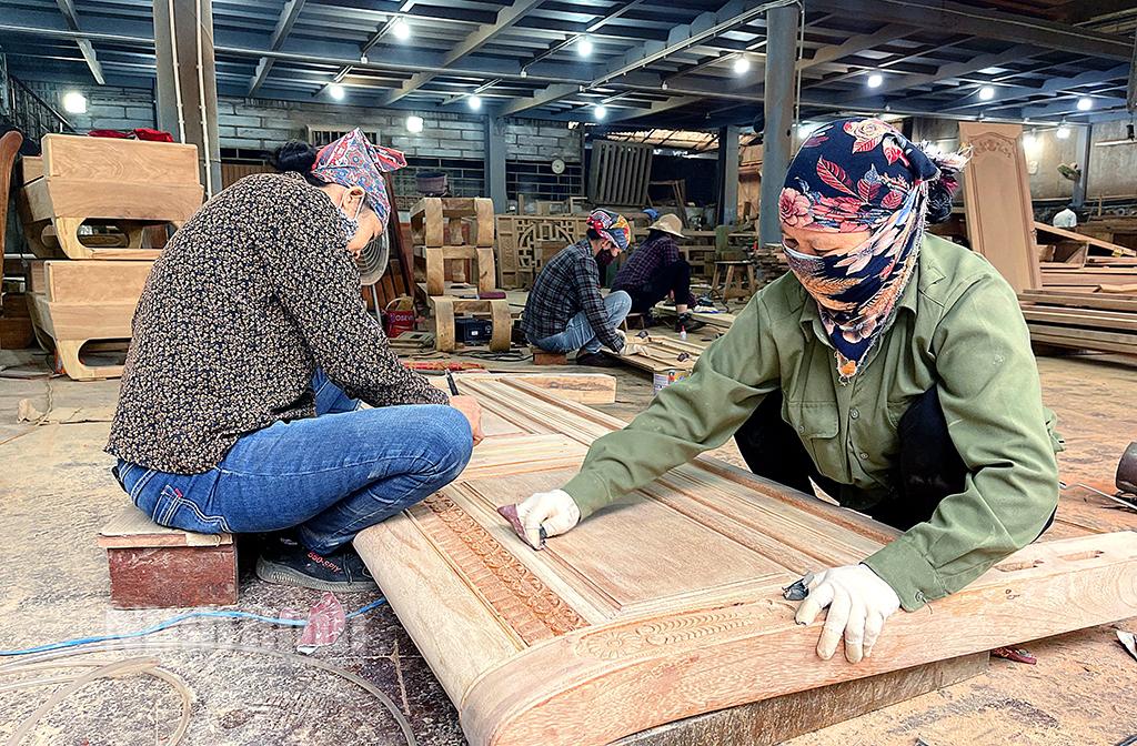 Làng nghề mộc Phúc Lộc sôi động dịp cuối năm