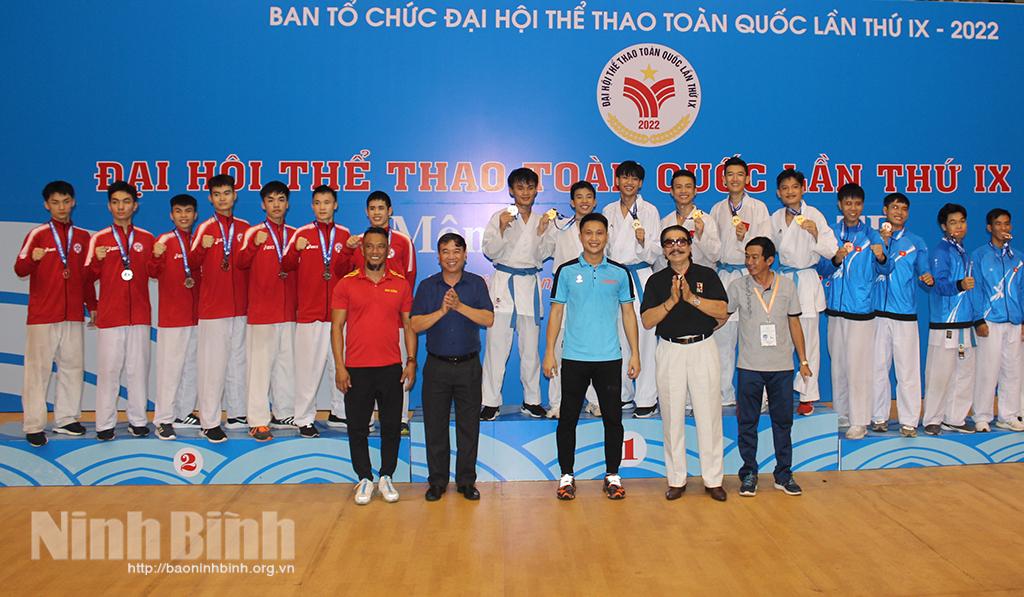Ngày thi đấu thứ 4 của Đại hội TDTT toàn quốc lần thứ IX: Đoàn thể thao Bình Dương giành huy chương vàng nội dung Kumite đồng đội nam