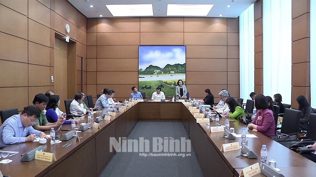 Kỳ họp thứ tư, Quốc hội khóa XV: Đại biểu Quốc hội tham gia thảo luận ở tổ về Luật Đất đai (sửa đổi)