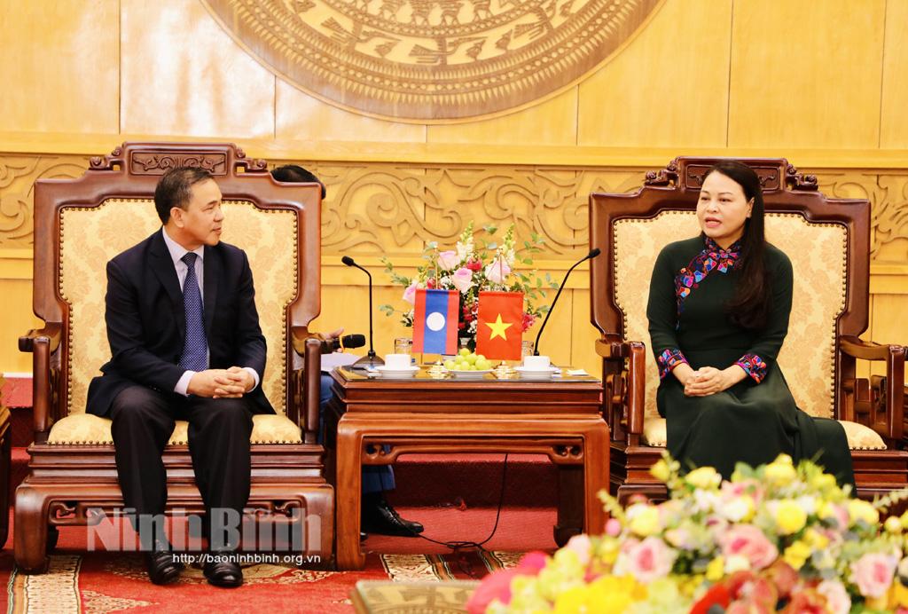 Đoàn đại biểu Đại sứ quán Lào thăm, làm việc tại Ninh Bình