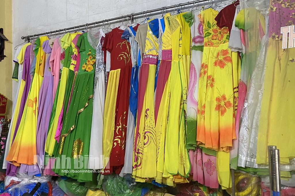 Dịch vụ cho thuê trang phục biểu diễn đắt hàng dịp 20/11