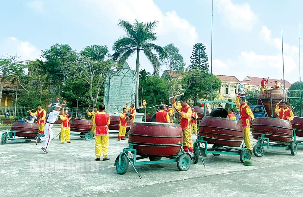 Đội trống nhảy huyện Kim Sơn sẵn sàng cho Festival Tràng An kết nối di sản