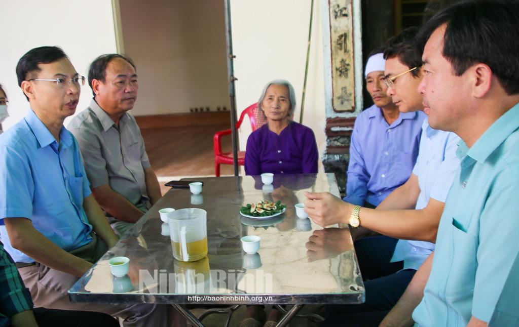 Thăm hỏi, động viên gia đình nạn nhân trong vụ tai nạn giao thông nghiêm trọng xảy ra tại xã Gia Thủy