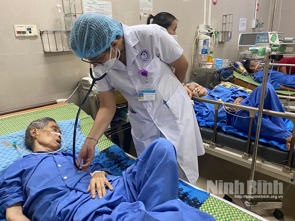 Đề phòng một số bệnh thường gặp ở người cao tuổi khi trời lạnh