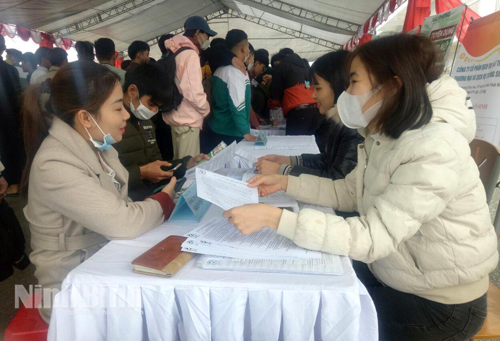 Tổ chức Ngày hội việc làm tại Trường Cao đẳng Cơ giới Ninh Bình