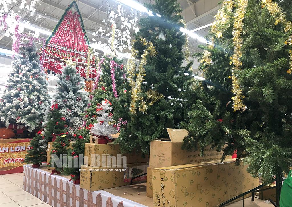Sôi động thị trường đồ trang trí Giáng sinh