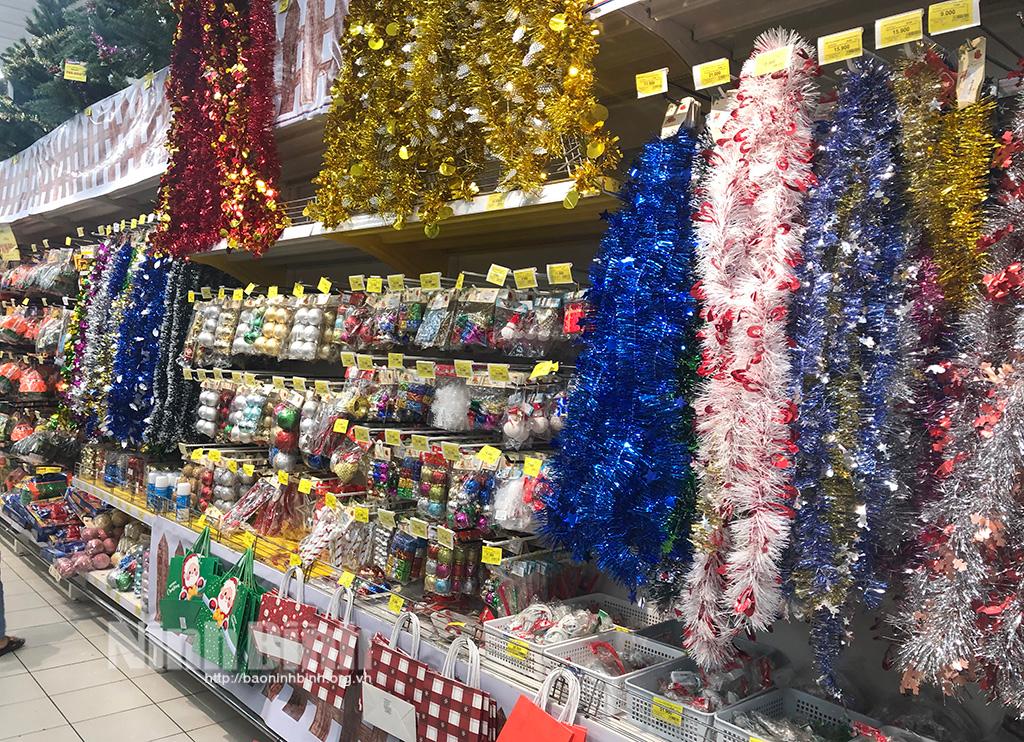 Sôi động thị trường đồ trang trí Giáng sinh