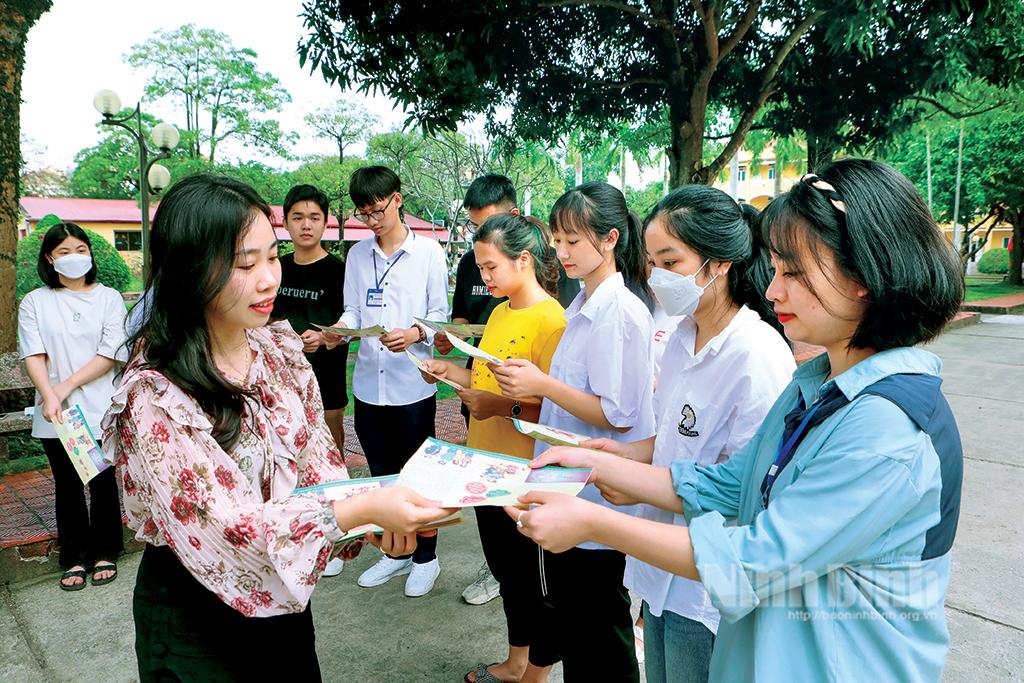 Đẩy mạnh thực hiện chính sách Dân số và phát triển