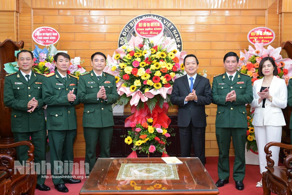 Đồng chí Chủ tịch UBND tỉnh thăm, chúc mừng Bộ chỉ huy Bộ đội Biên phòng tỉnh nhân kỷ niệm 78 năm Ngày thành lập QĐND Việt Nam