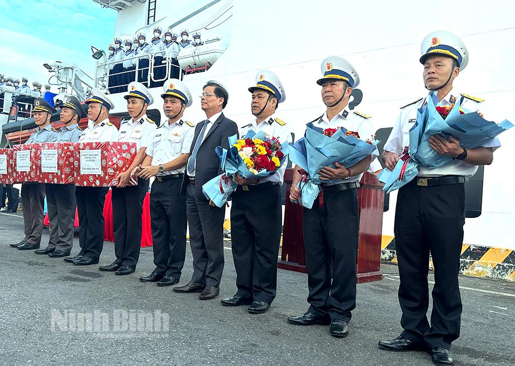 Tổ chức đoàn công tác thăm, chúc Tết quân và dân huyện đảo Trường Sa