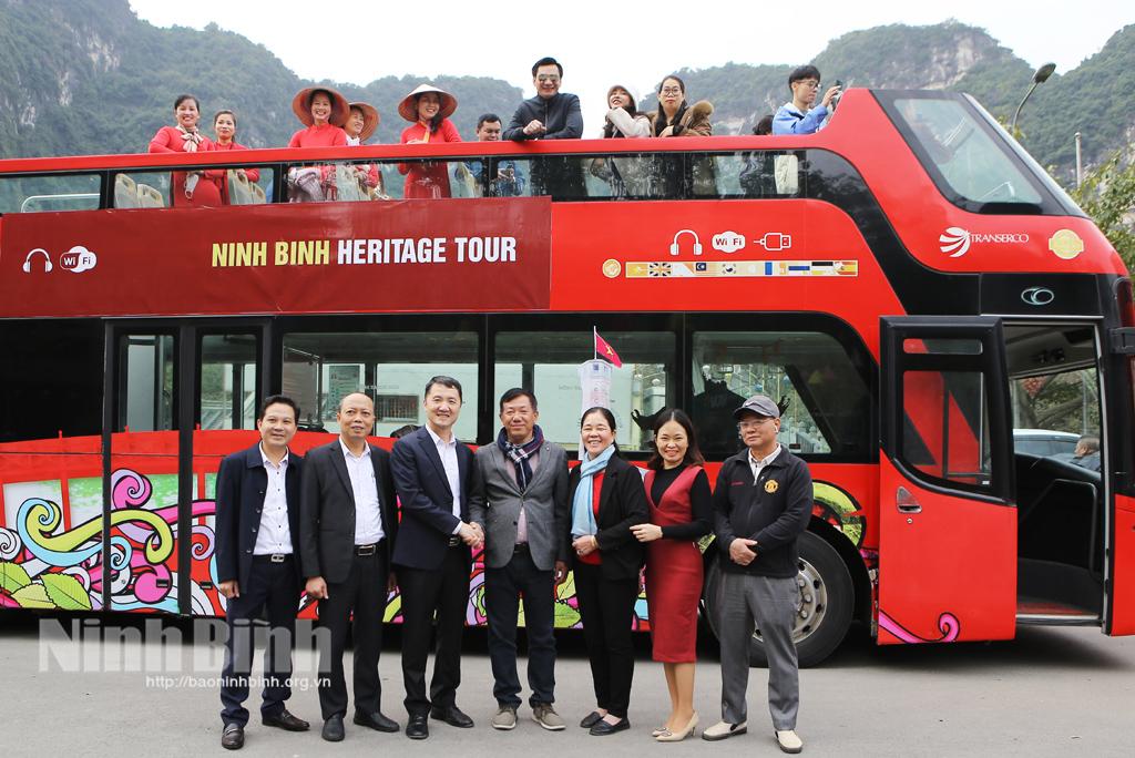 Thí điểm tuyến xe búyt 2 tầng phục vụ khách du lịch