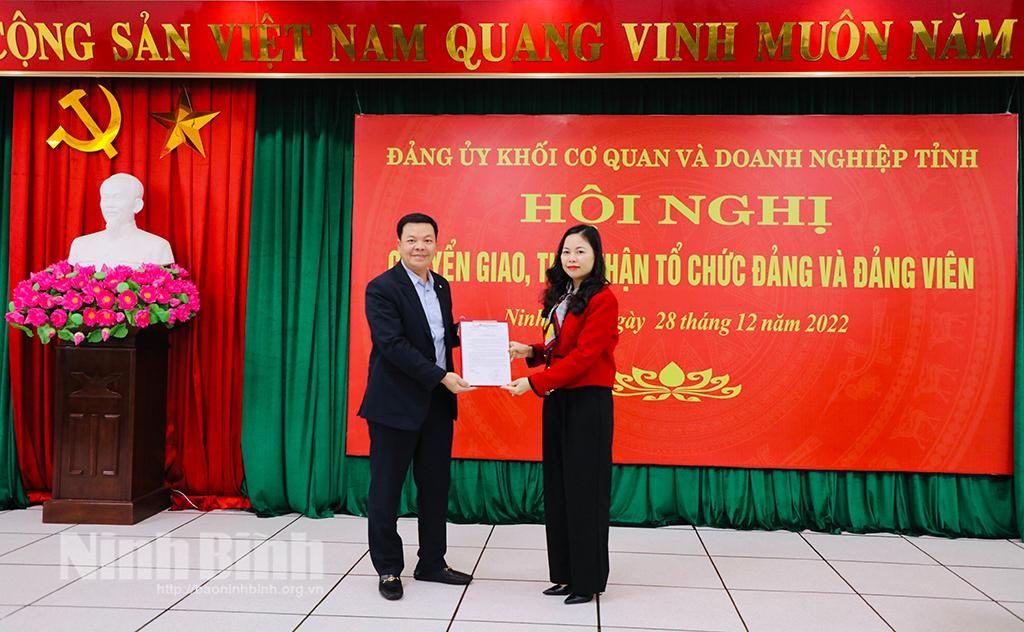 Hội nghị chuyển giao, tiếp nhận tổ chức đảng và đảng viên