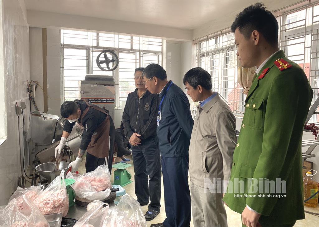 Đoàn kiểm tra liên ngành về ATTP tỉnh kiểm tra tại thành phố Ninh Bình, huyện Yên Khánh