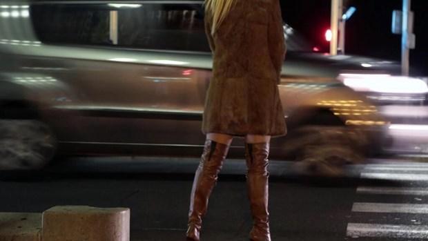 Pháp triệt phá đường dây môi giới mại dâm xuyên Đại Tây Dương