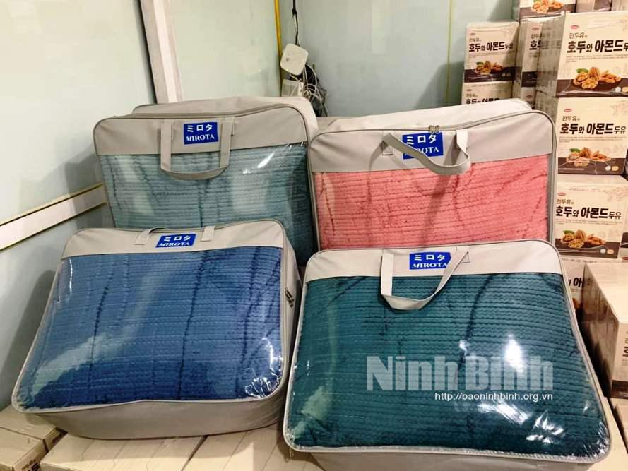 Chăn lông đắt khách những ngày rét đậm