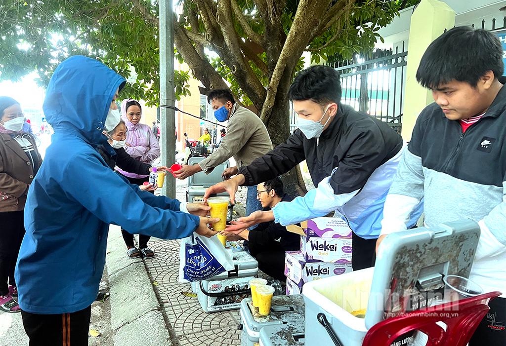 Bếp ăn miễn phí 8 năm đồng hành cùng bệnh nhân