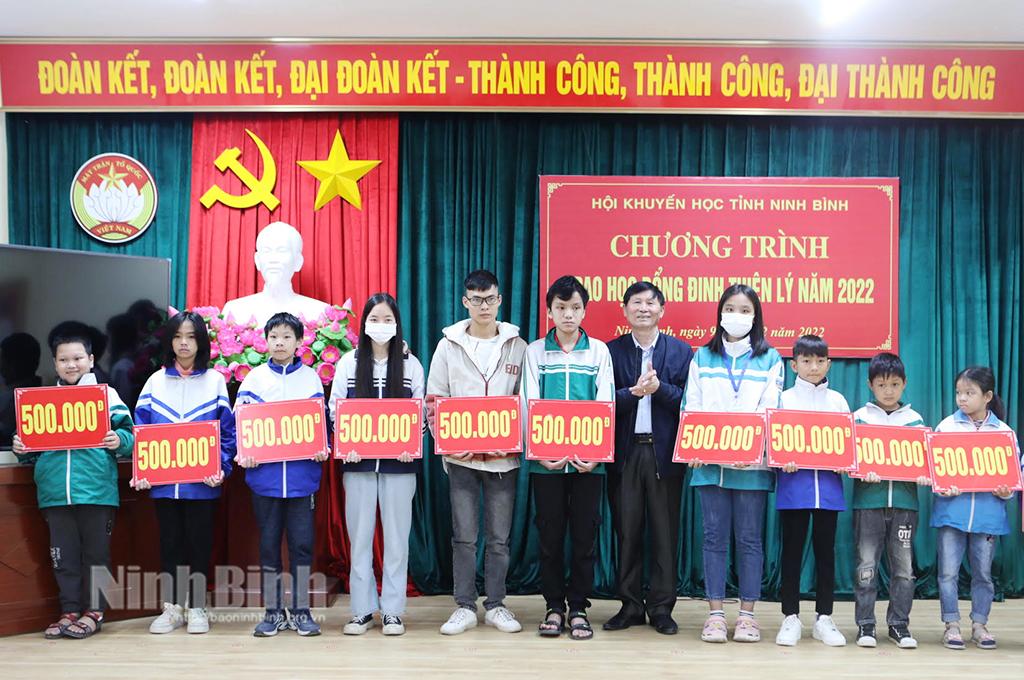 Chương trình trao học bổng Đinh Thiện Lý năm 2022