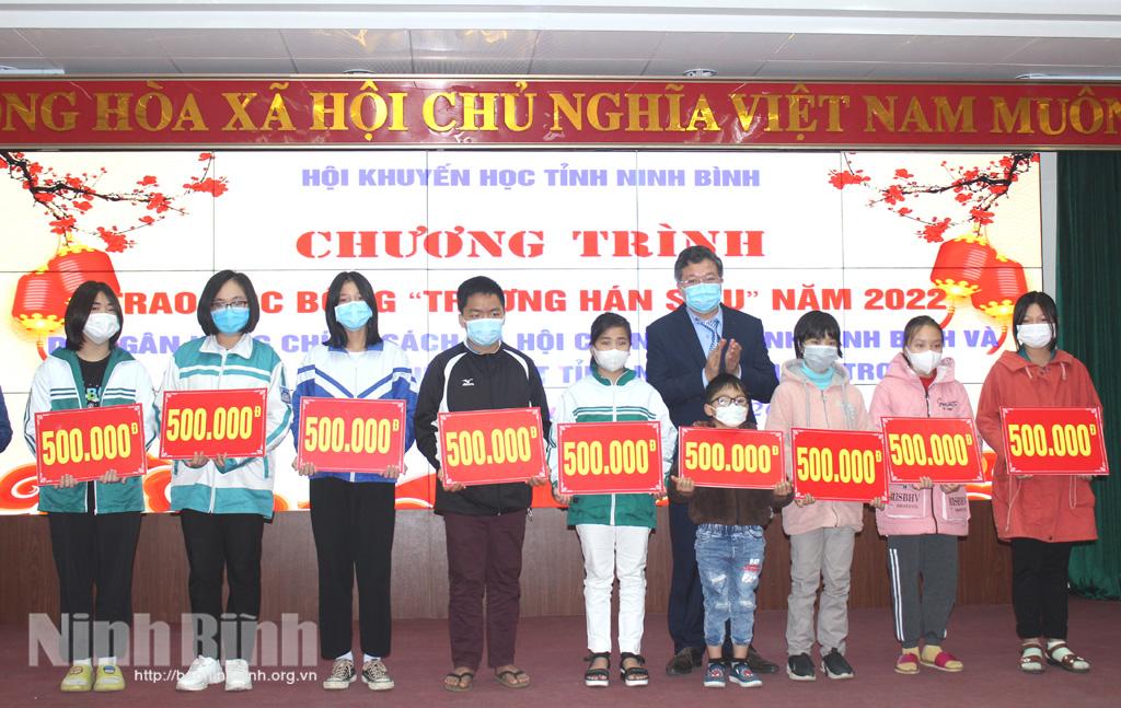 Trao học bổng Trương Hán Siêu năm 2022