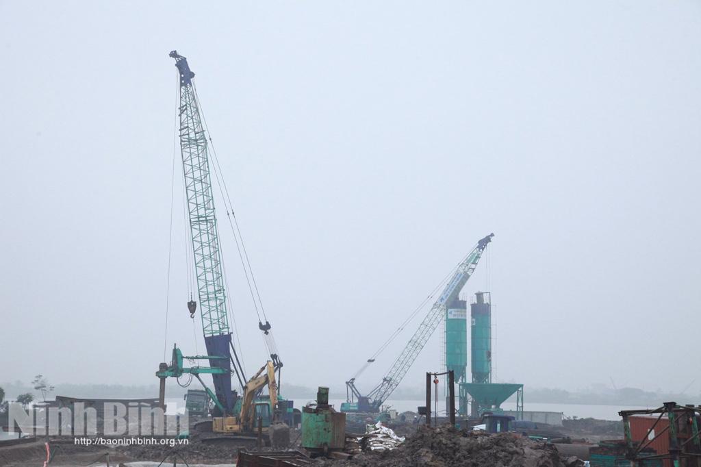 Xuân về trên công trình đường bộ ven biển