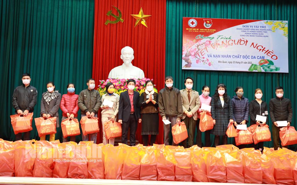 Giúp những hoàn cảnh kém may mắn vượt qua khó khăn