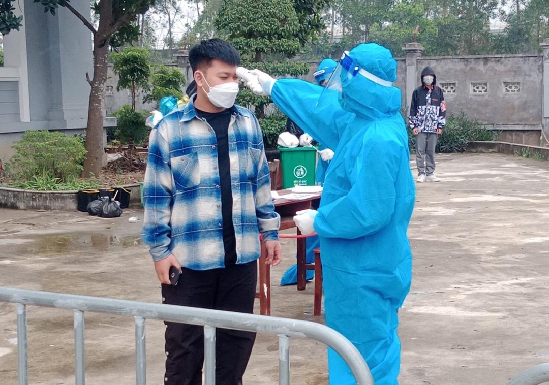 Ngày 23/2, số ca mắc COVID-19 tiếp tục tăng cao, với 2.574 ca