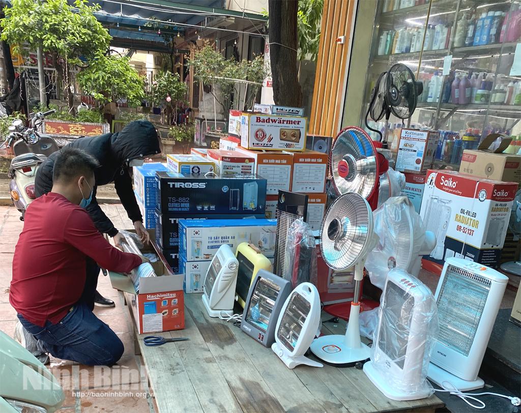 Thời tiết rét đậm, rét hại kéo dài, thiết bị sưởi ấm cháy hàng