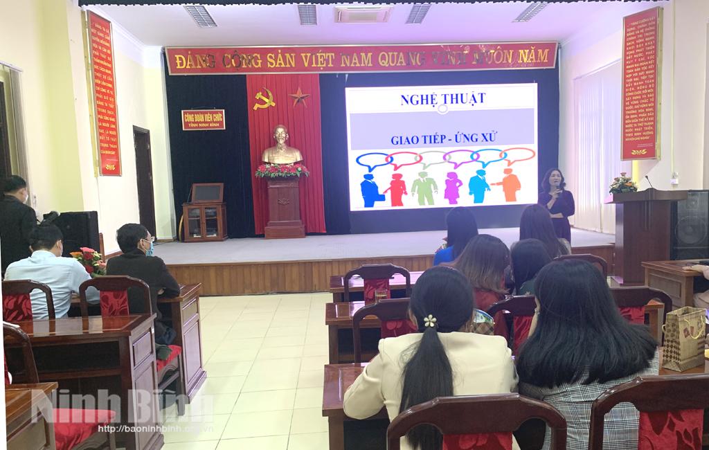 Chuyên đề về nghệ thuật giao tiếp và chăm sóc sức khỏe phụ nữ thời hiện đại