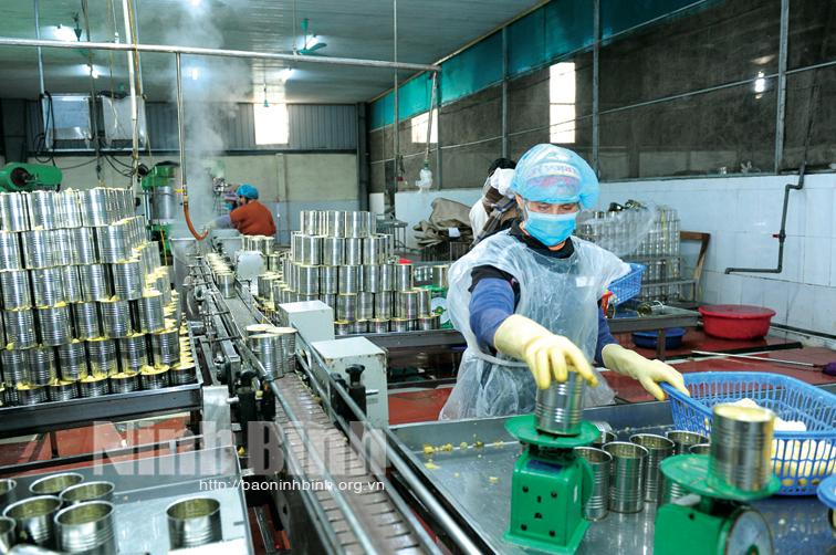 Nhiều công ty gặp khó do số công nhân mắc COVID-19 tăng cao