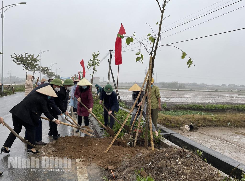 Hội Phụ nữ tỉnh ra quân xây dựng "Đường cây phụ nữ"