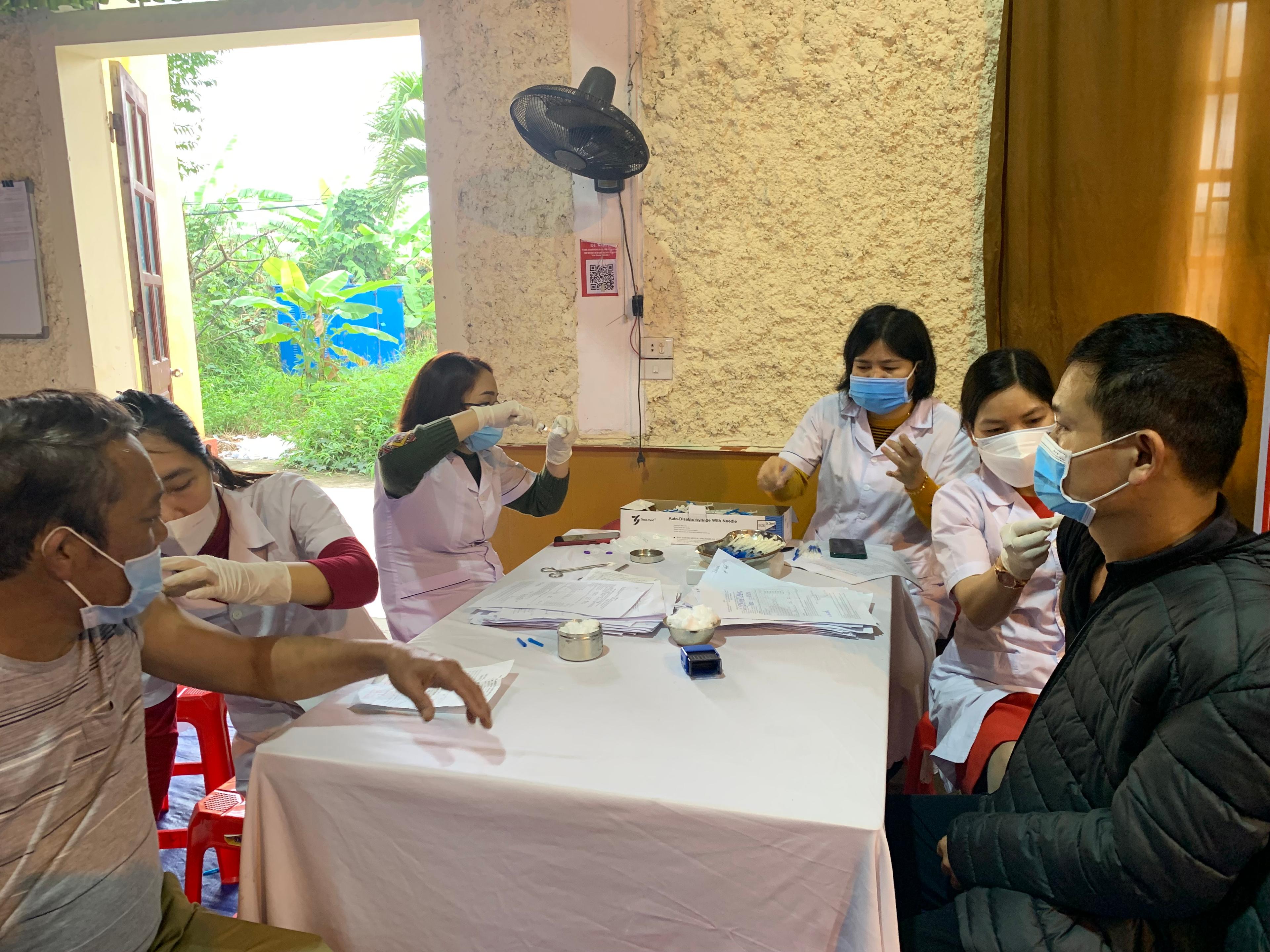 Tỷ lệ tiêm vắc xin mũi 3 của Ninh Bình đạt gần 54%