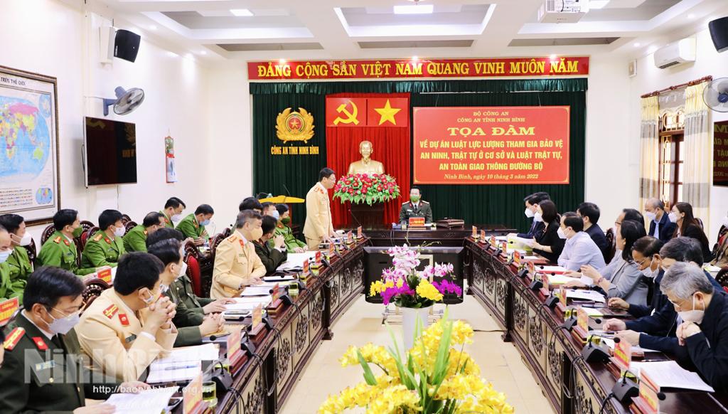 Tọa đàm về Dự án Luật lực lượng tham gia bảo vệ ANTT ở cơ sở và Luật TTATGT đường bộ