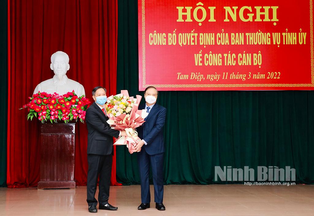 Công bố, trao quyết định chuẩn y chức danh Phó Bí thư Thành ủy Tam Điệp